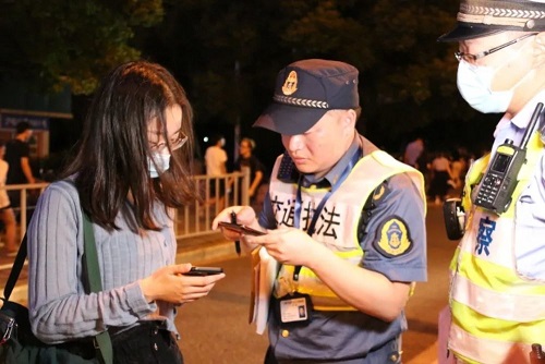 松江加大非法客運整治力度，司機與網約車平臺一起處罰